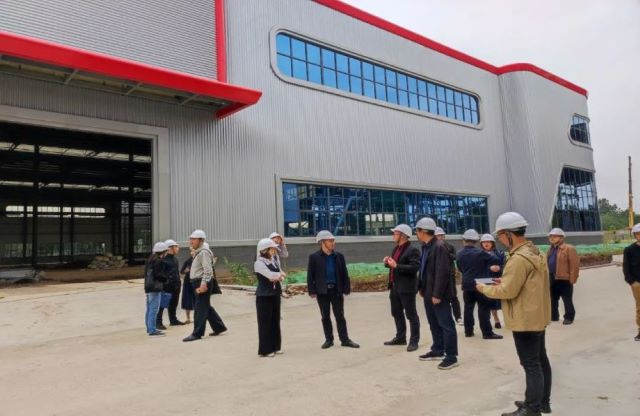 市經(jīng)信局、大邑工業(yè)主管部門領(lǐng)導(dǎo)蒞臨公司參觀